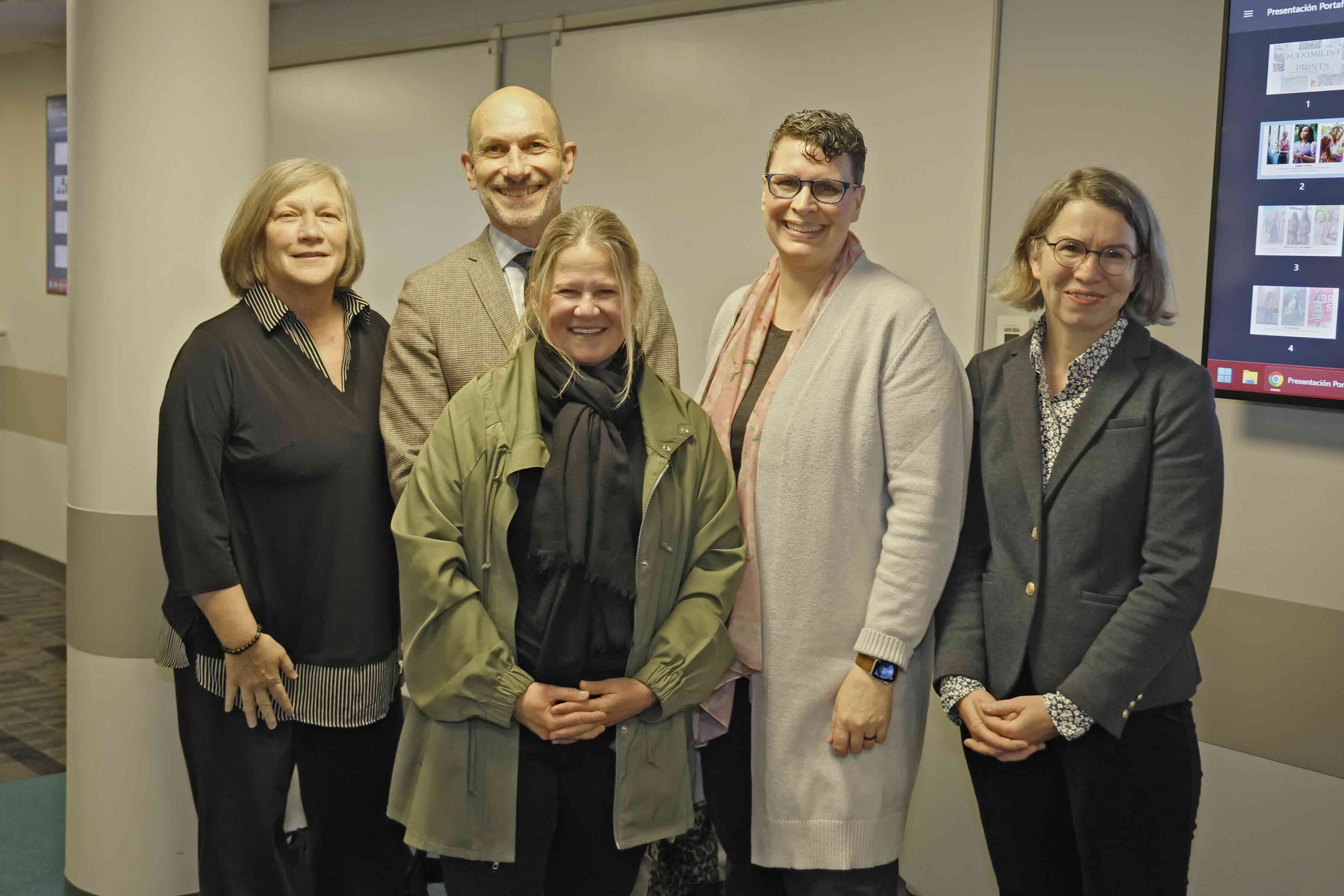 Kristin Paulus receives award