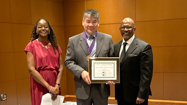 Weidong Li accepting award