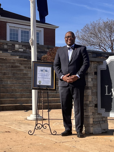 James Moore receiving Palmetto award