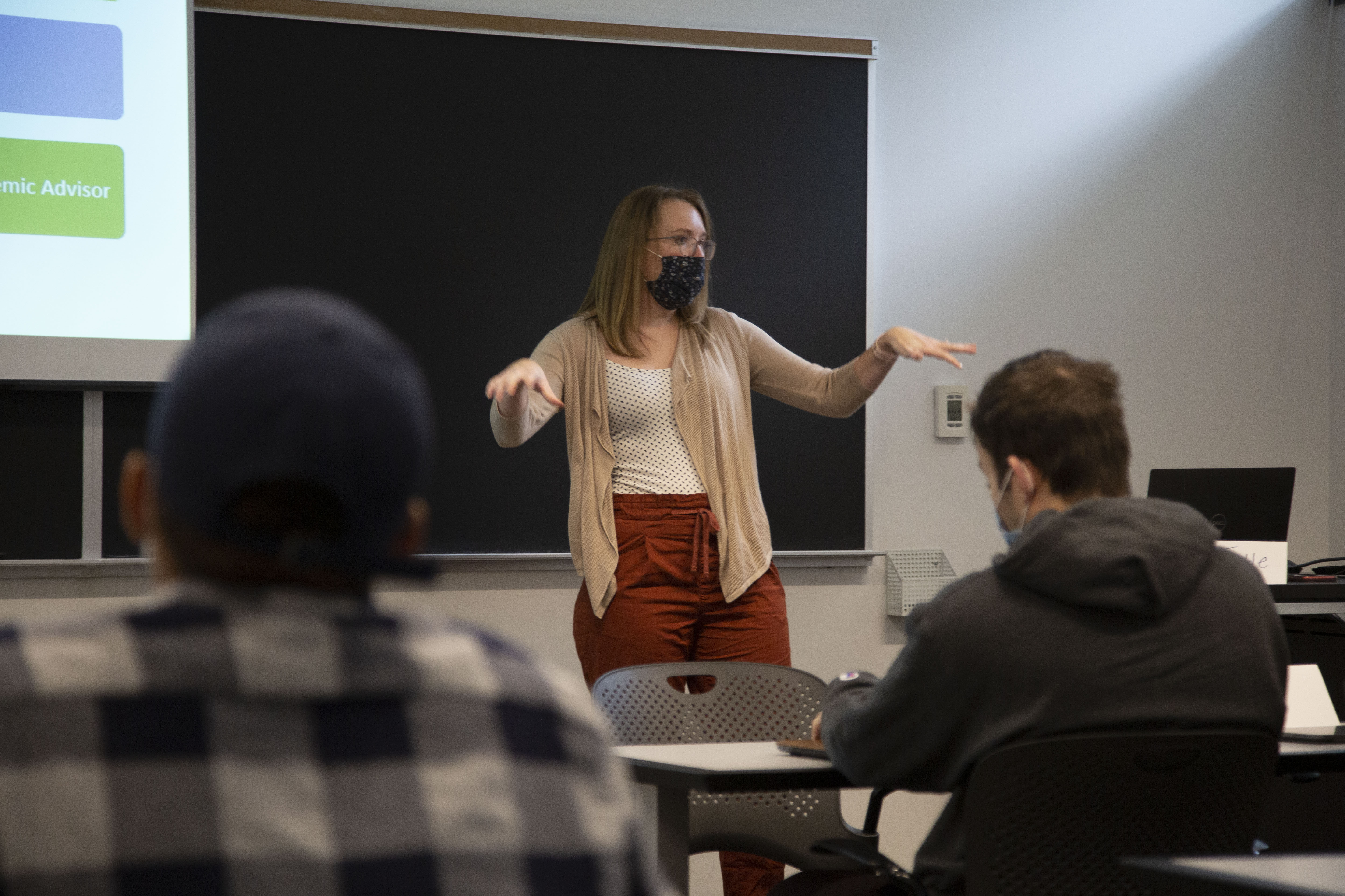 Amanda Donahue presenting to DLC classroom